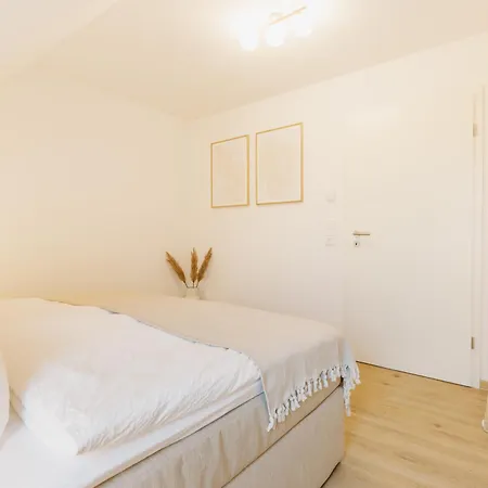 Apartment Kuesten Grachten 1 Direkte Wasserlage, Terrasse, 76qm, Neubaugebiet Greetsiel